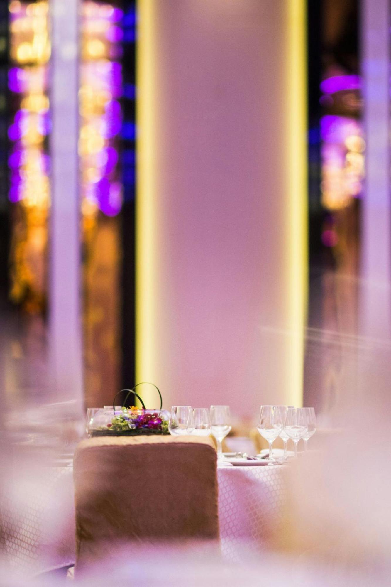 فندق لو ميريديان بوتراجايا المظهر الخارجي الصورة The interior of the restaurant