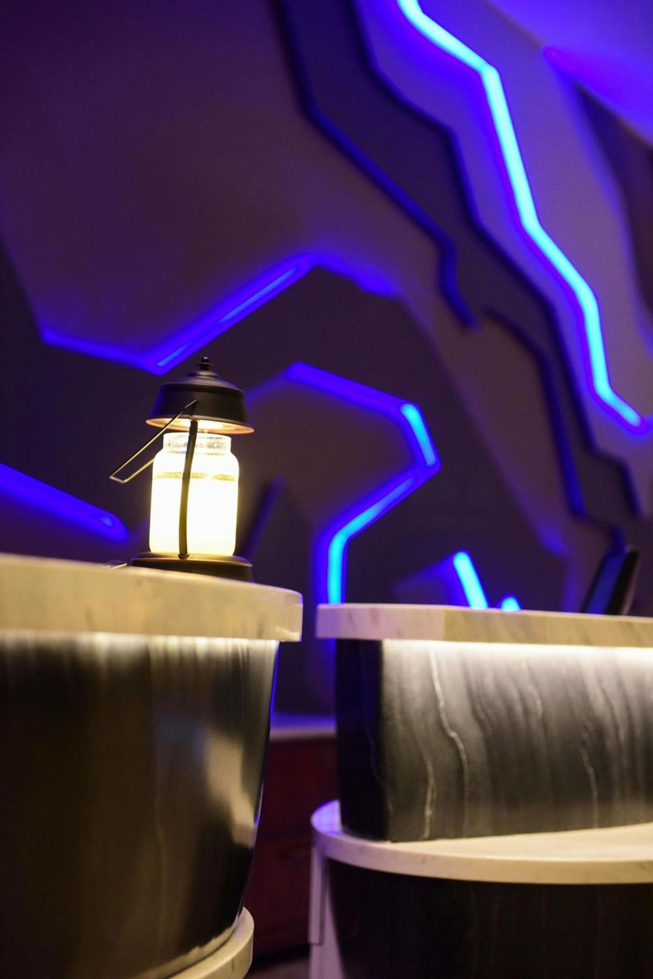 فندق لو ميريديان بوتراجايا المظهر الخارجي الصورة The interior of the hotel
