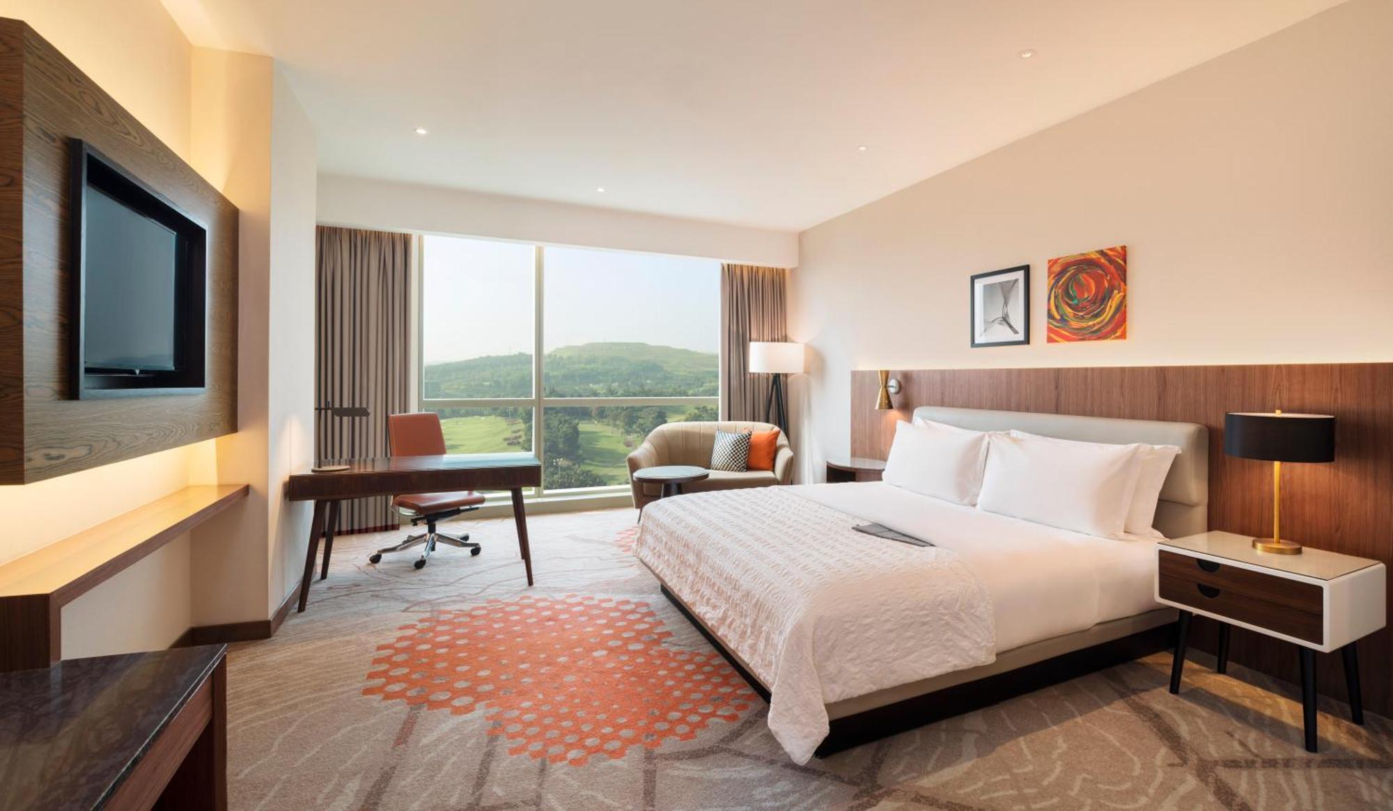 فندق لو ميريديان بوتراجايا المظهر الخارجي الصورة A guest room at the hotel