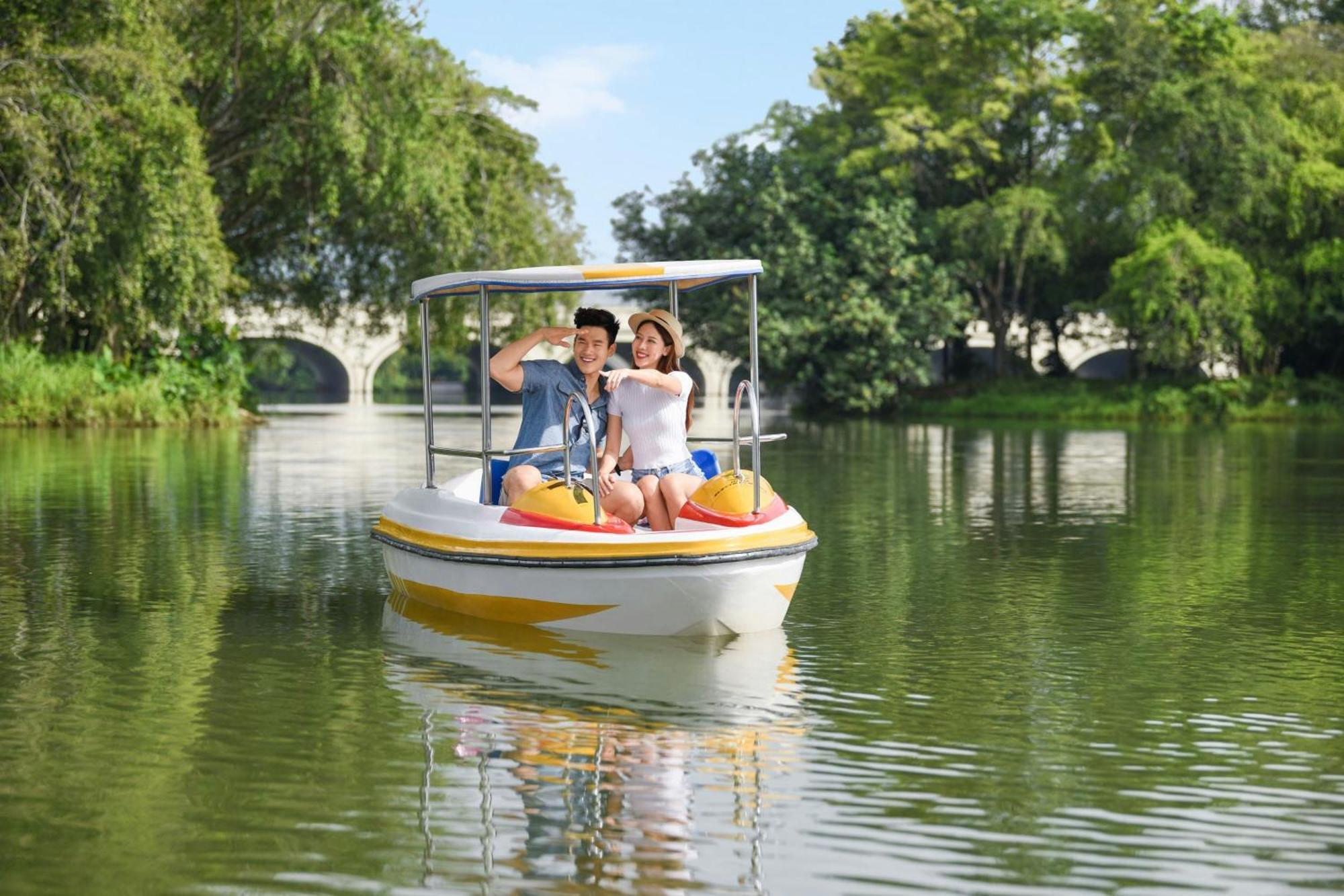 فندق لو ميريديان بوتراجايا المظهر الخارجي الصورة Boating at the West Lake